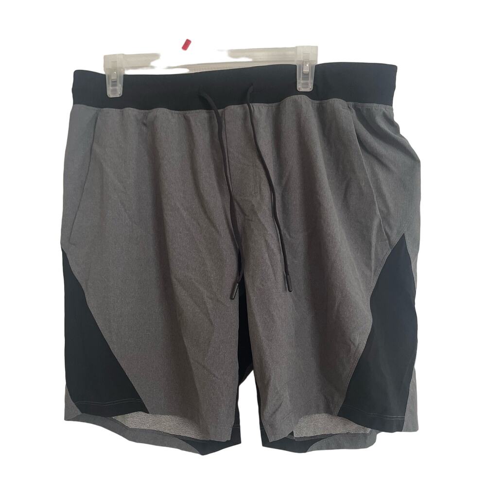 LuLuLemon Athletica Activity Shorts in Black/Gray Size XXL, B92